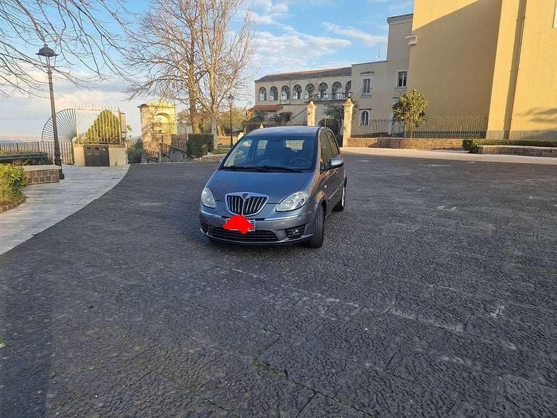 Usata Lancia Musa 69 CV (50 kW) 2010 Grigio Monovolume