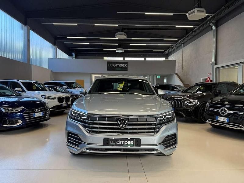 Usata VW Touareg 231 CV (169 kW) 2023 Argento SUV