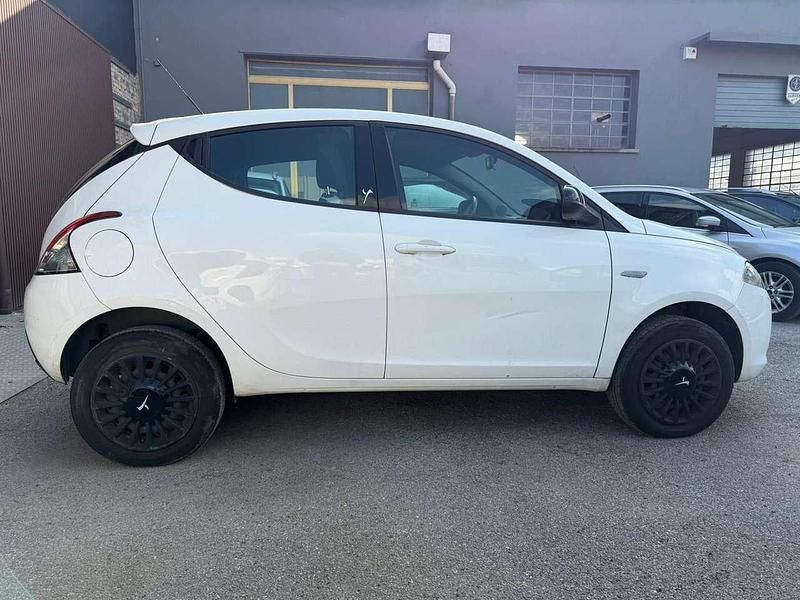 Usata Lancia Ypsilon Gold 80 CV (58 kW) 2015 Bianco Utilitaria