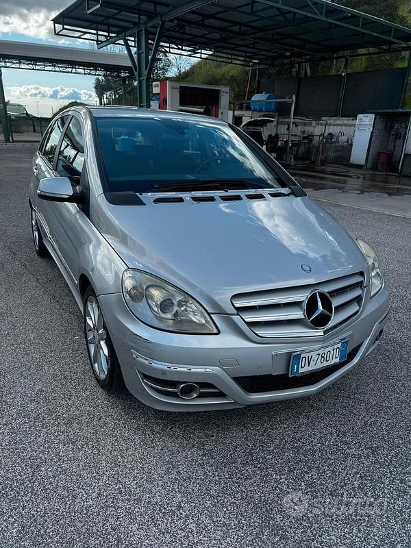 Usata Mercedes B200 108 CV (79 kW) 2009 Grigio Monovolume