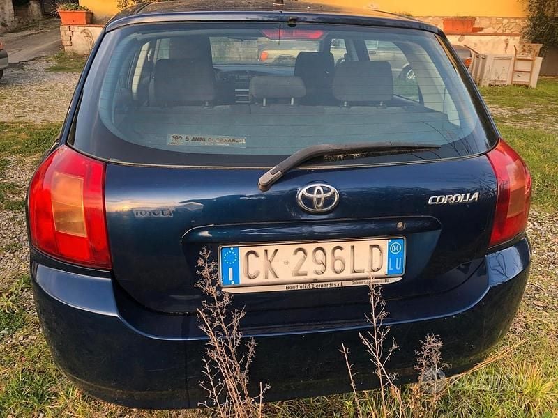 Usata Toyota Corolla 97 CV (71 kW) 2004 Blu Berlina