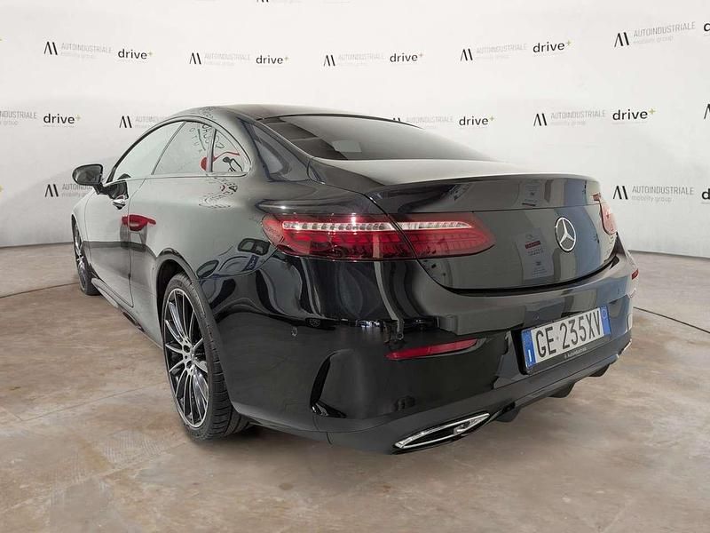 Usata Mercedes E300 Premium Plus 286 CV (210 kW) 2022 Nero Coupé