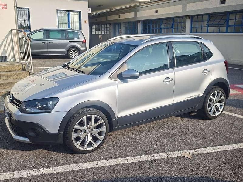 Argento Usata 2016 VW Polo Cross Due volumi | 8900 € (Buon prezzo) - Immagine 1/4