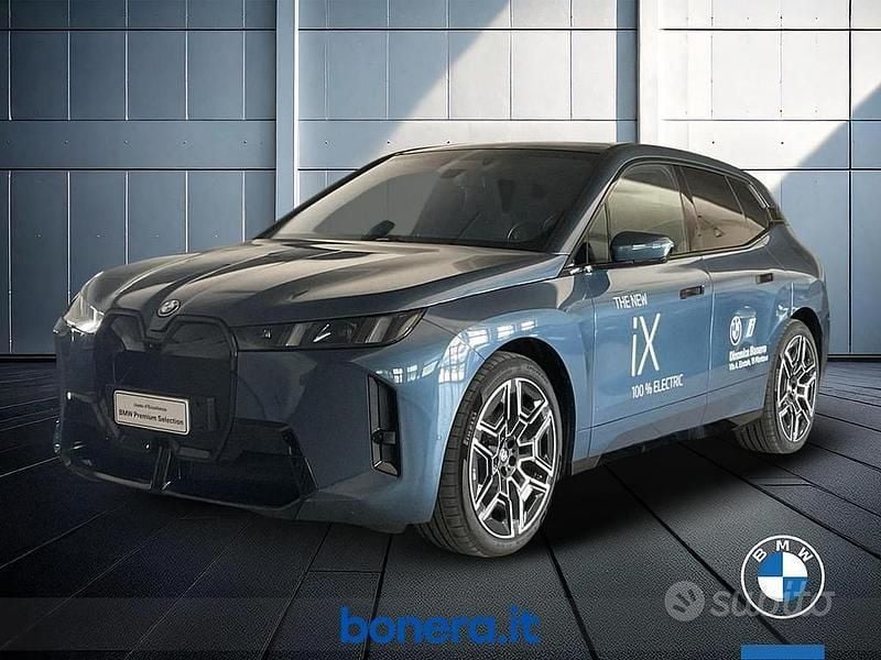 Usata BMW iX M Sport 300 kW (408 CV) 2025 Blu SUV