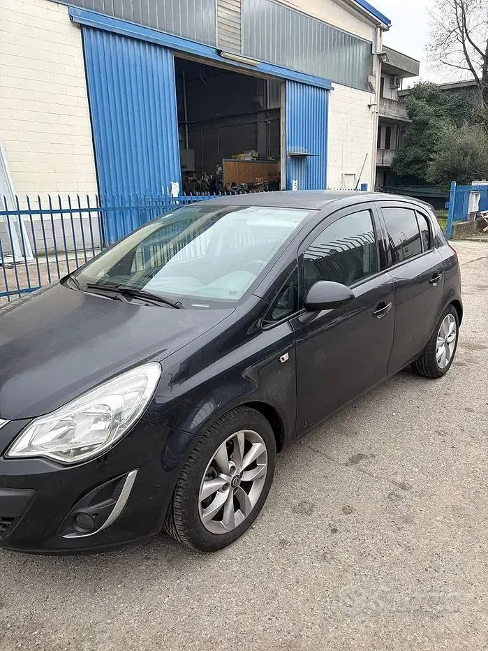 Usata Opel Corsa 75 CV (55 kW) 2013 Nero Utilitaria