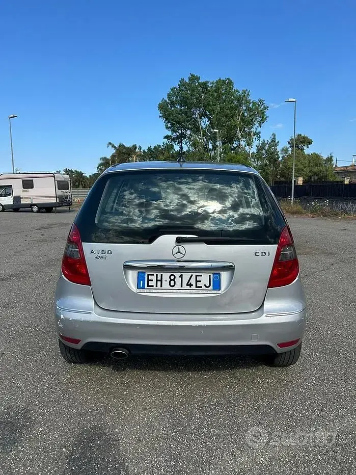 Usata Mercedes A180 116 CV (85 kW) 2011 Grigio Berlina