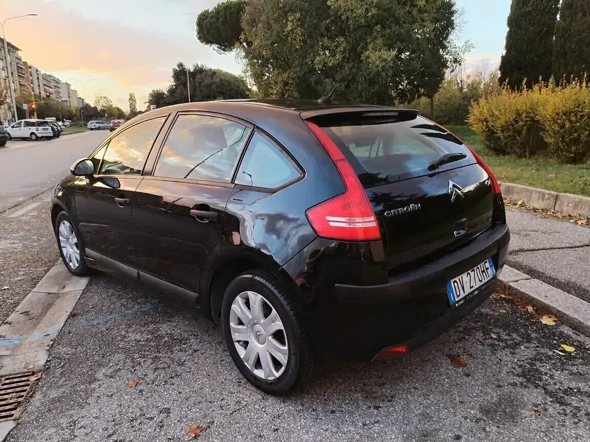 Usata Citroën C4 88 CV (64 kW) 2009 Nero Berlina
