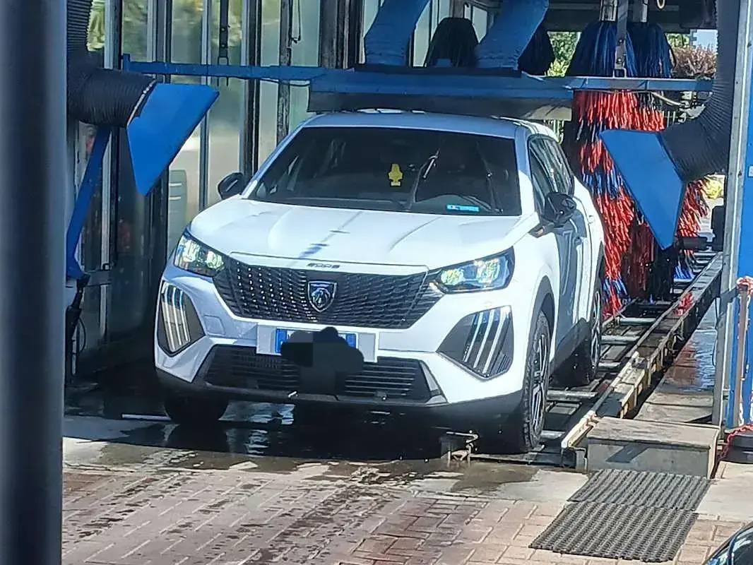 Usata Peugeot 2008 Style 101 CV (74 kW) 2026 Bianco SUV