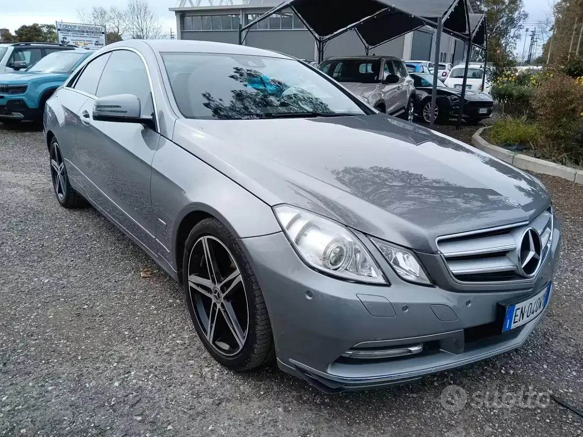 Usata Mercedes E220 170 CV (125 kW) 2012 Grigio Coupé