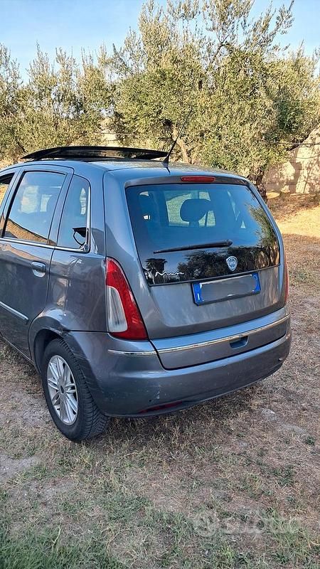 Usata Lancia Musa 95 CV (69 kW) 2010 Grigio Monovolume