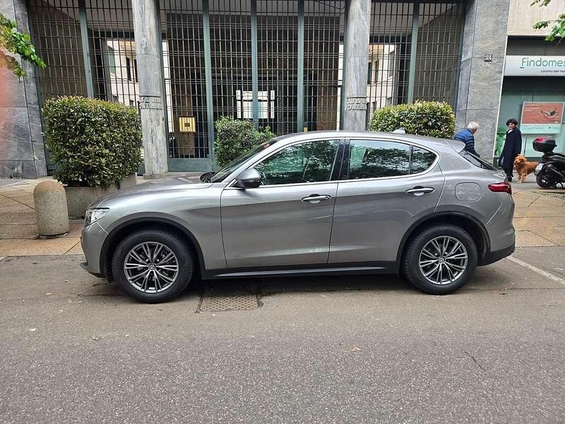 Usata Alfa Romeo Stelvio Executive 209 CV (153 kW) 2017 Argento SUV