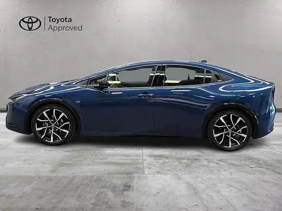 Usata Toyota Prius Lounge 2024 Dark solid blue Utilitaria