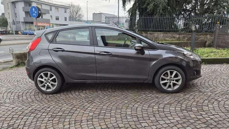Usata Ford Fiesta Active 120 CV (88 kW) 2016 Grigio Utilitaria