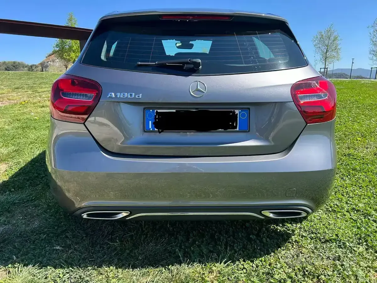Usata Mercedes A180 109 CV (80 kW) 2018 Grigio Berlina
