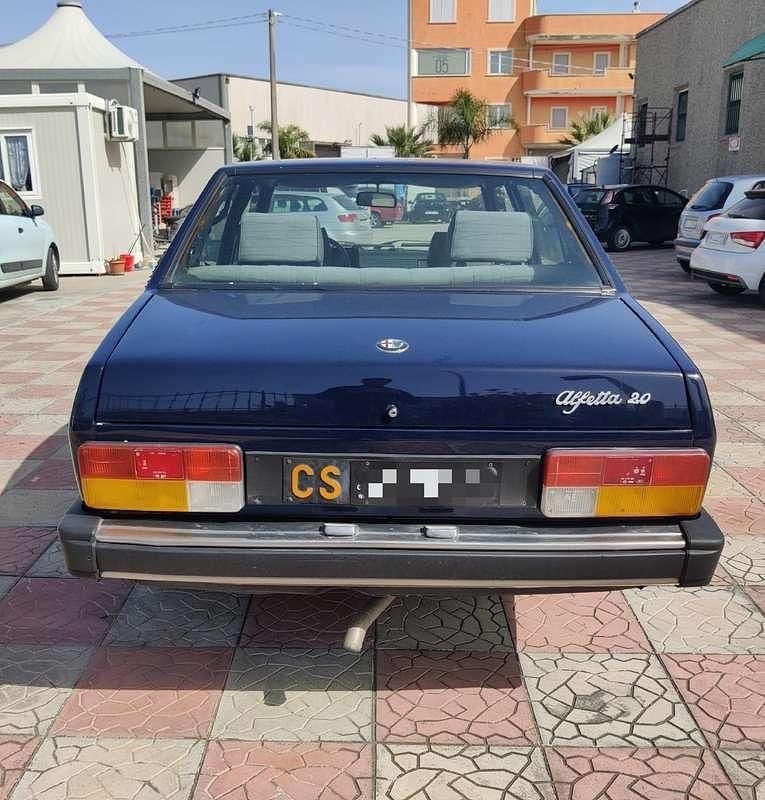 Usata Alfa Romeo Alfetta 131 CV (96 kW) 1982 Blu/azzurro Berlina