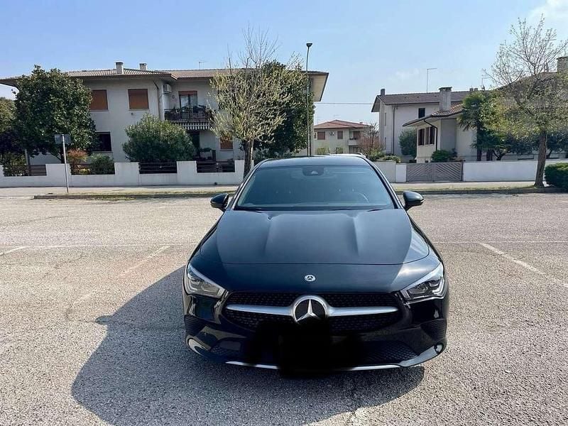 Usata Mercedes CLA200 150 CV (110 kW) 2021 Nero Station wagon