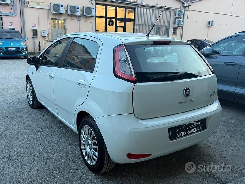 Usata Fiat Punto 75 CV (55 kW) 2014 Bianco Utilitaria