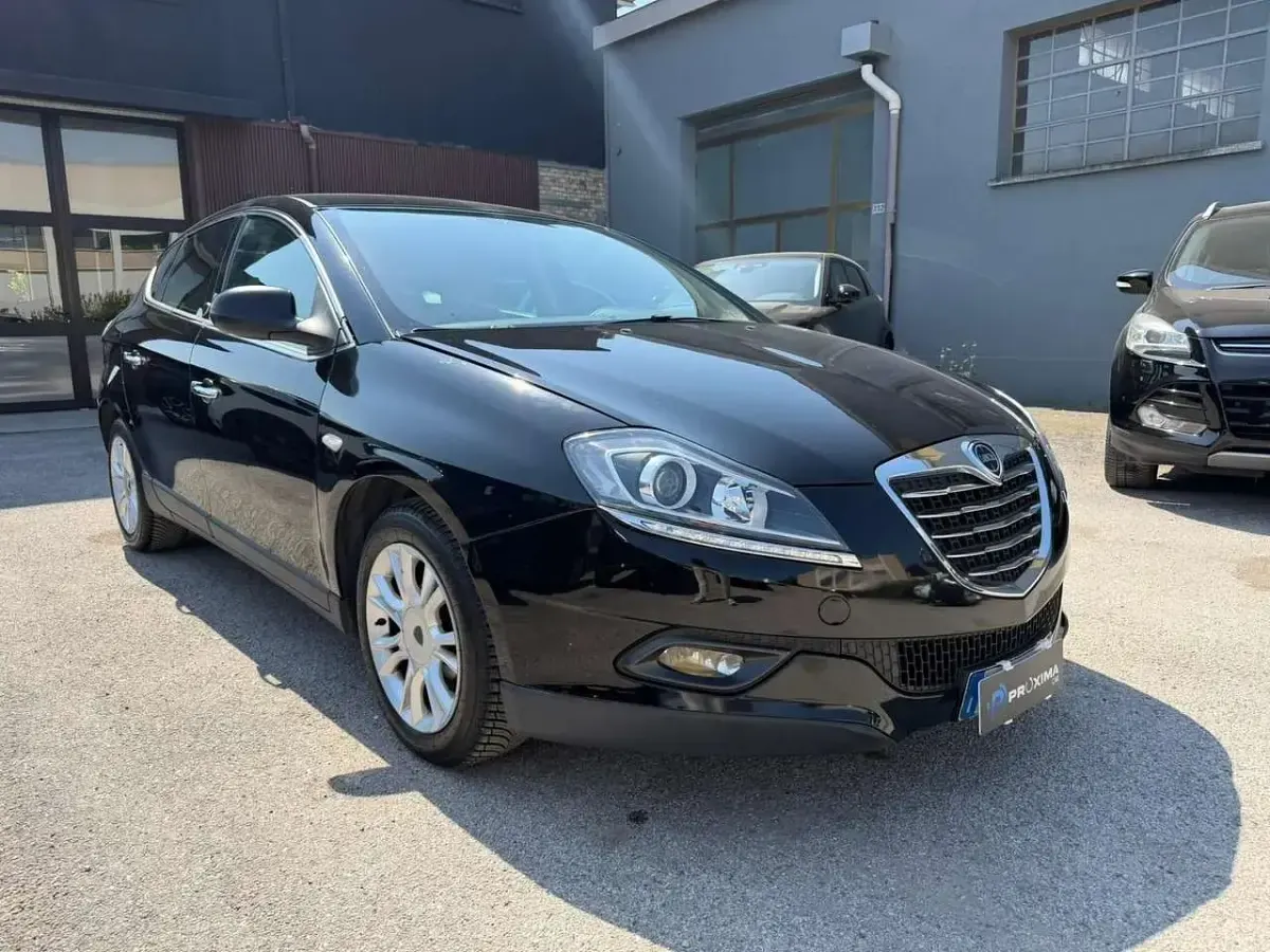 Usata Lancia Delta Platinum 120 CV (88 kW) 2012 Nero Utilitaria