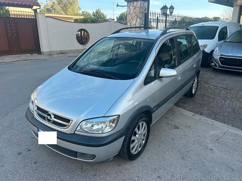 Usata Opel Zafira 100 CV (73 kW) 2004 Argento Monovolume