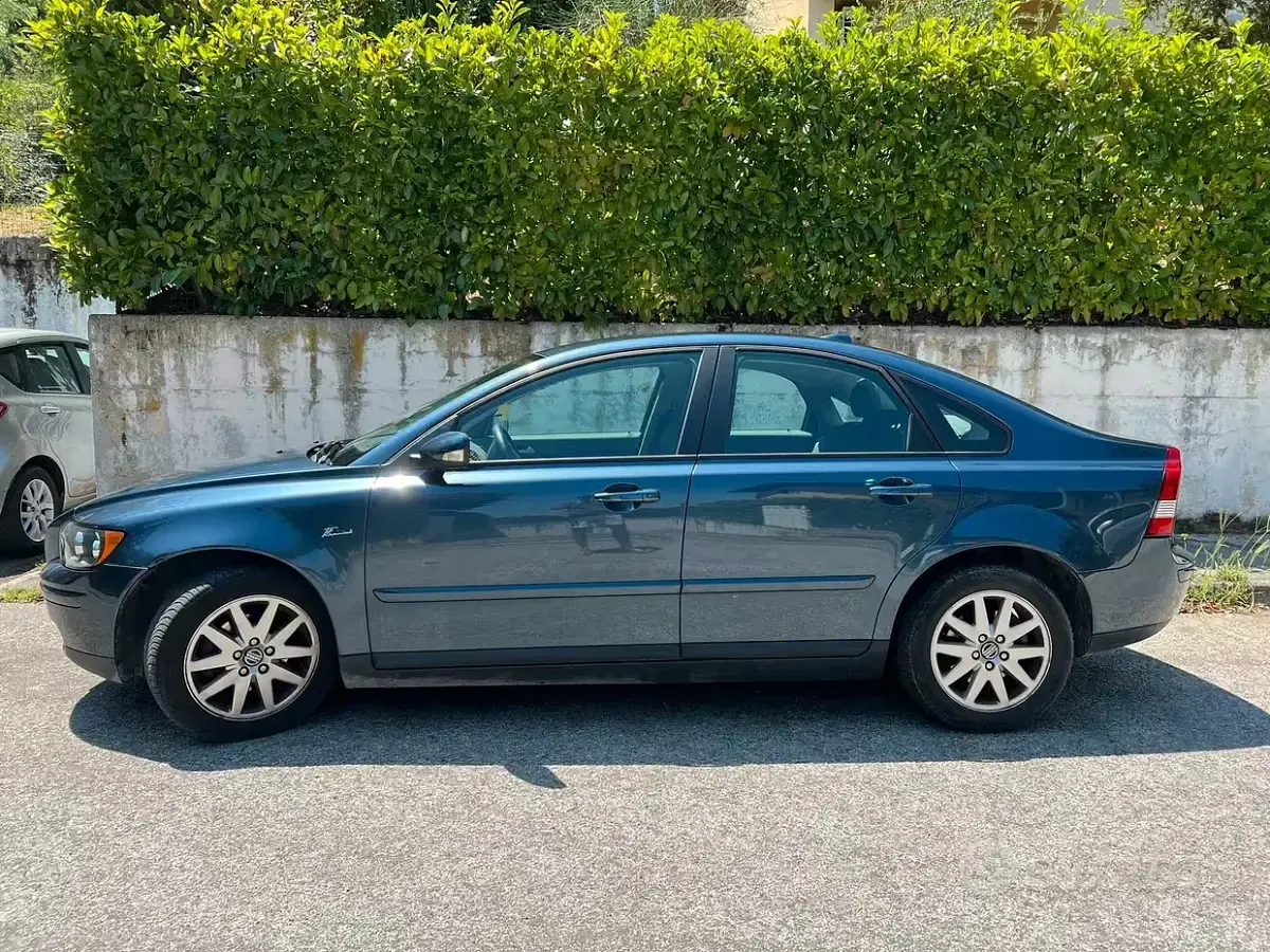 Usata Volvo S40 101 CV (74 kW) 2006 Bluazzurro Berlina