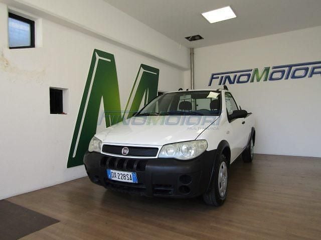 Usata Fiat Strada 84 CV (61 kW) 2009 Bianco Pick-up