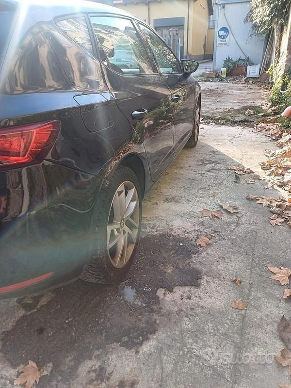 Usata Seat Leon Style 105 CV (77 kW) 2013 Nero Berlina