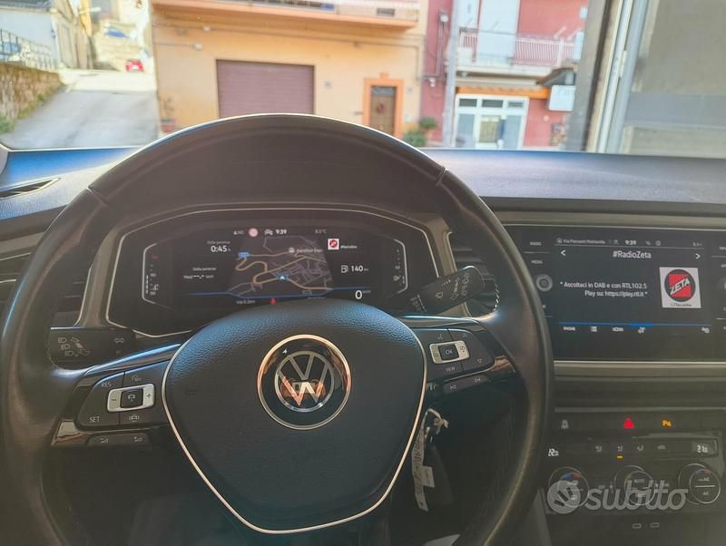 Usata VW T-Roc Business 115 CV (84 kW) 2022 Grigio SUV