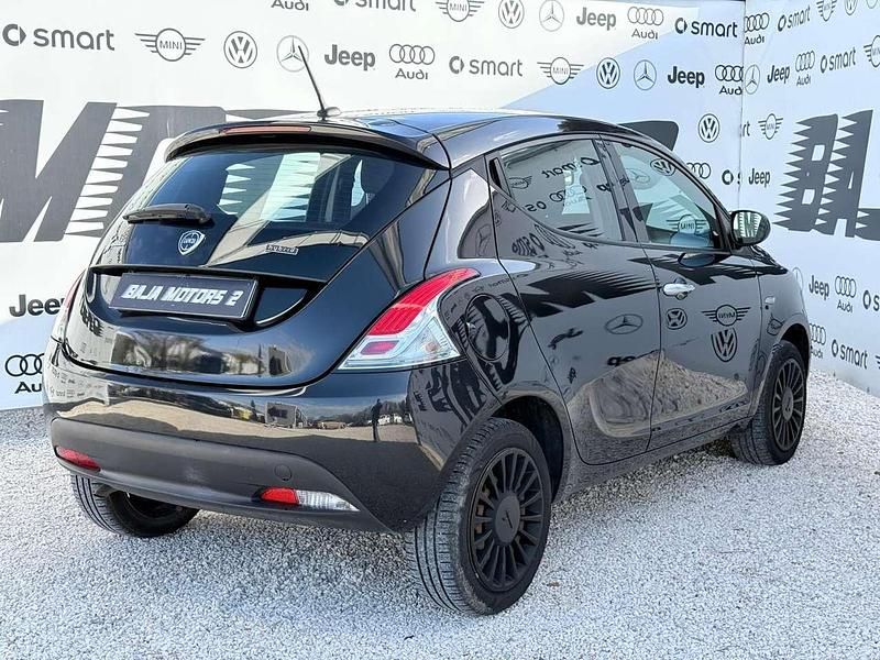 Usata Lancia Ypsilon Silver 69 CV (50 kW) 2022 Nero Utilitaria