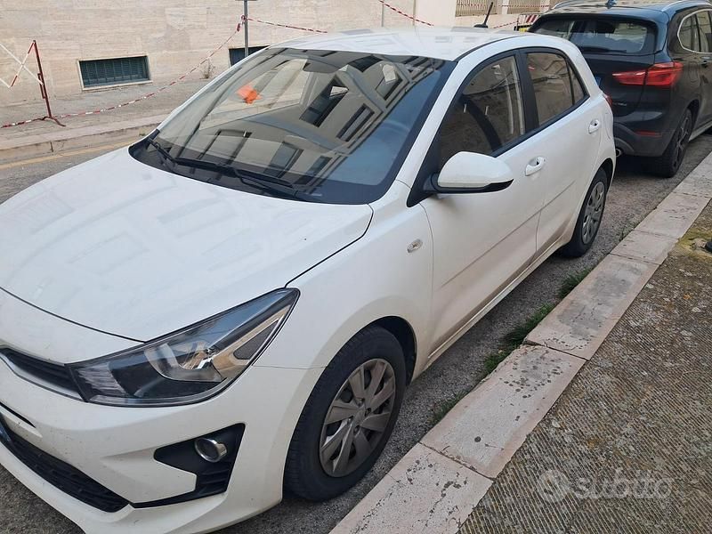 Usata Kia Rio 82 CV (60 kW) 2022 Bianco Utilitaria