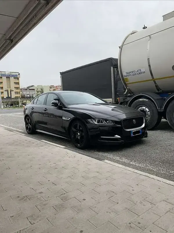 Usata Jaguar XE R-Sport 179 CV (131 kW) 2016 Nero Berlina