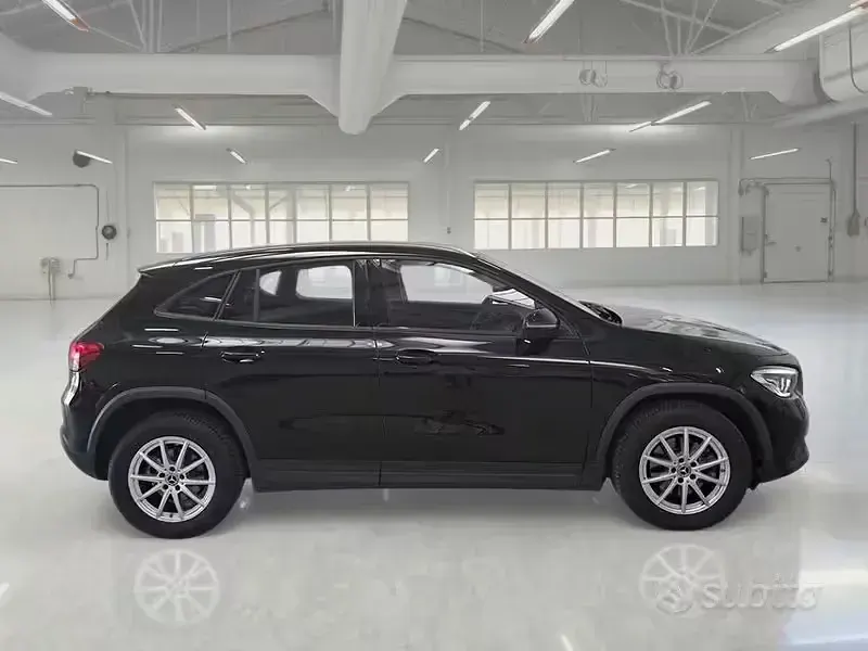 Usata Mercedes GLA180 Business 116 CV (85 kW) 2022 Nero SUV