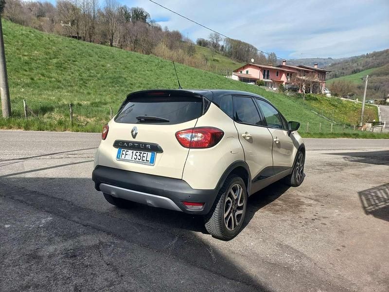 Usata Renault Captur 90 CV (66 kW) 2016 Beige SUV