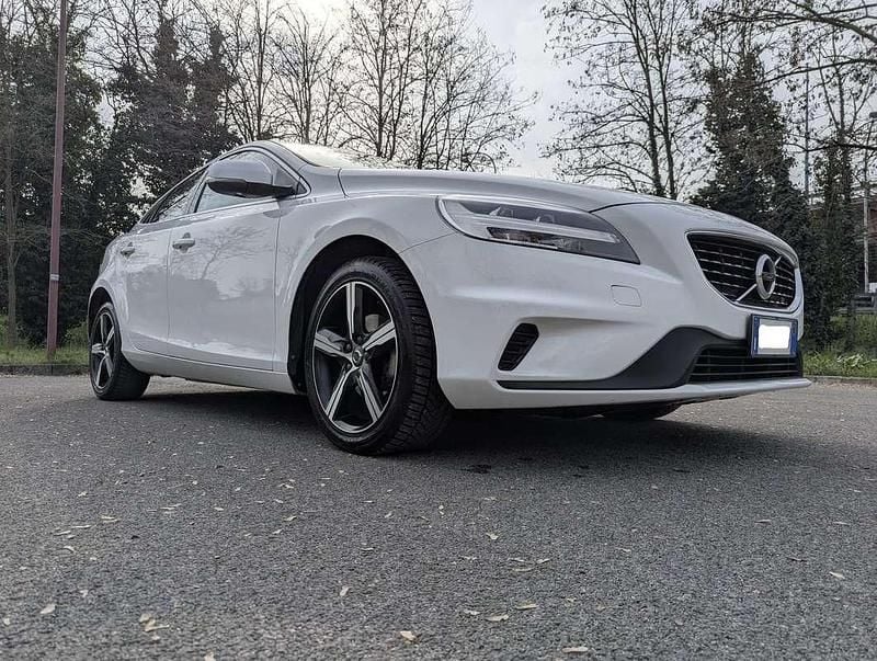 Usata Volvo V40 R-Design 120 CV (88 kW) 2018 Bianco Station wagon