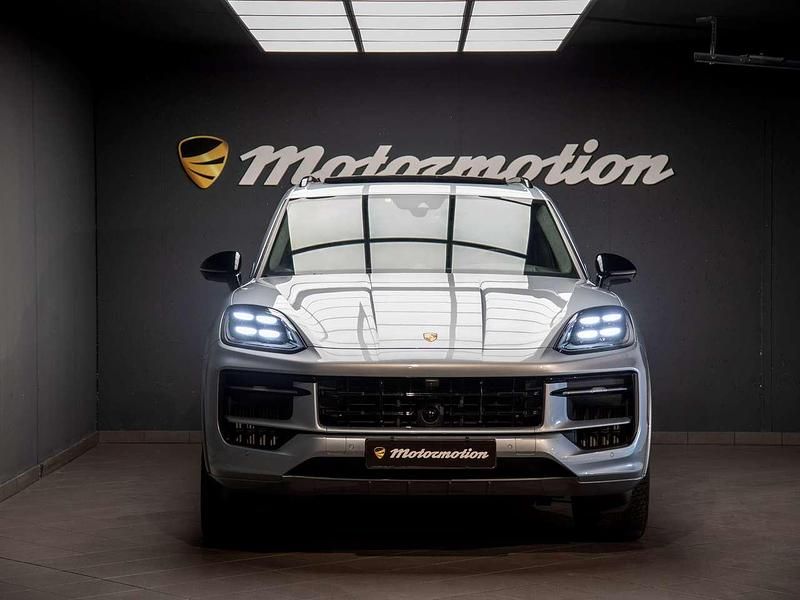 Usata Porsche Cayenne Chrono 500 CV (367 kW) 2024 Argento dolomiti SUV