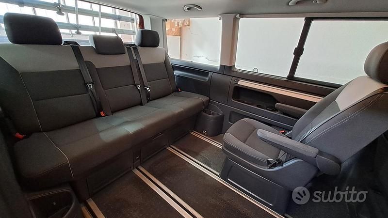Usata VW Multivan 140 CV (102 kW) 2013 Rosso Monovolume