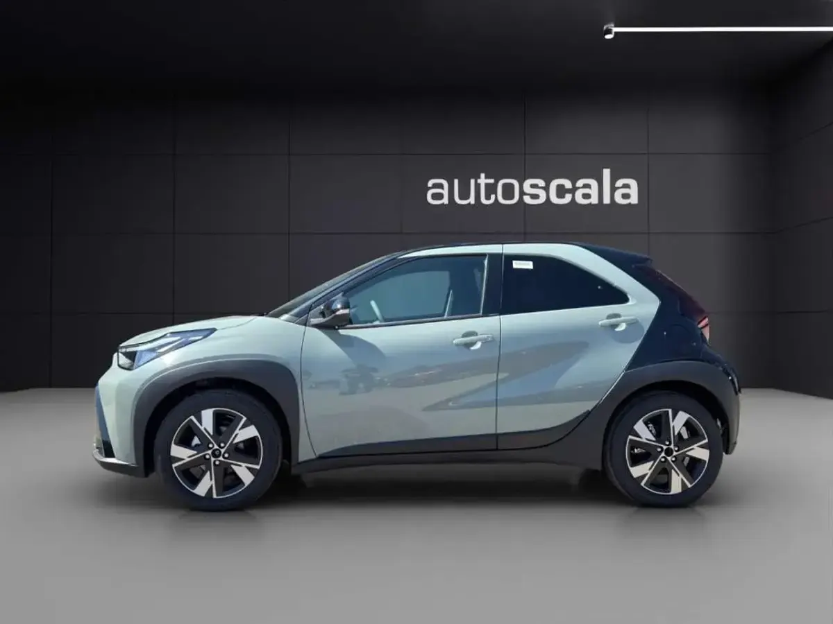 Nuova Toyota Aygo X 92 CV (67 kW) 2026 Vari colori SUV