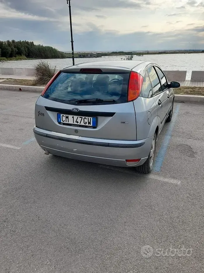 Usata Ford Focus 100 CV (73 kW) 2004 Grigio Berlina