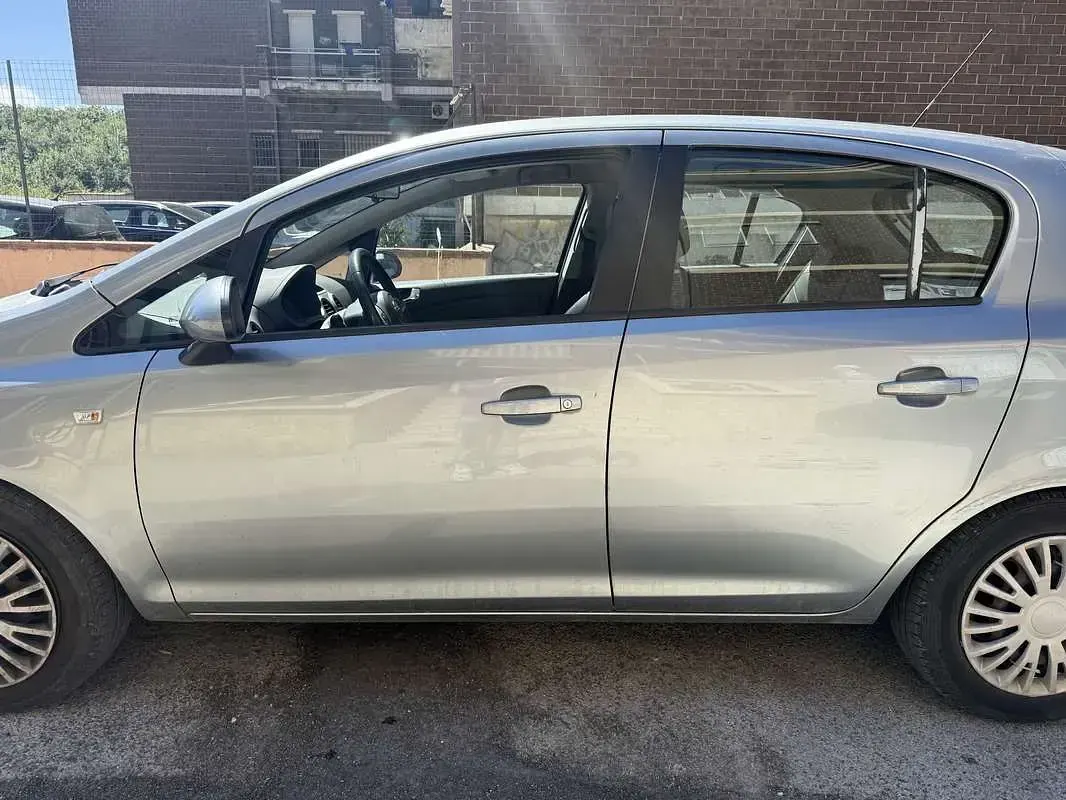 Usata Opel Corsa Club 86 CV (63 kW) 2012 Utilitaria