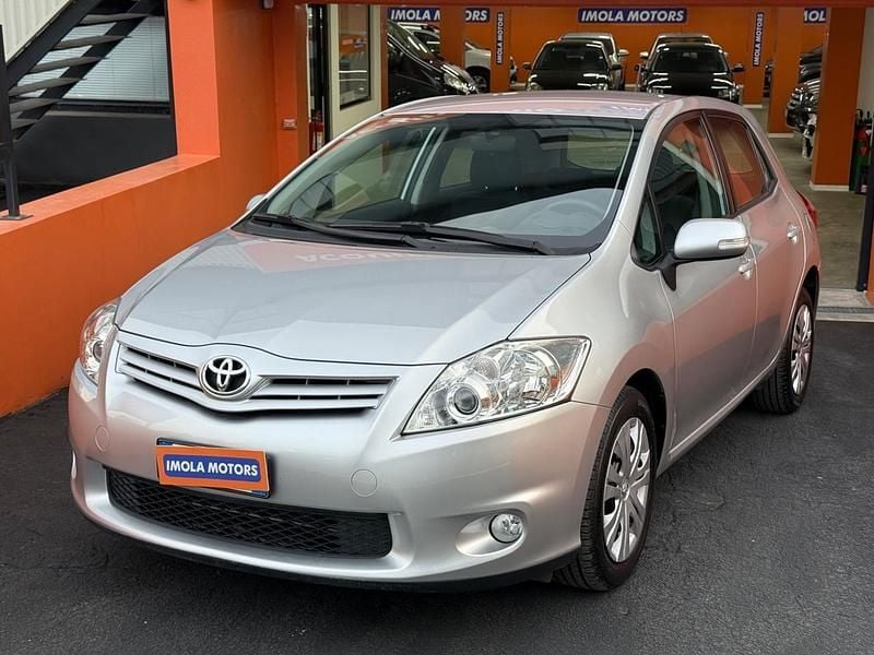 Usata Toyota Auris Sol 99 CV (72 kW) 2011 Grigio Utilitaria
