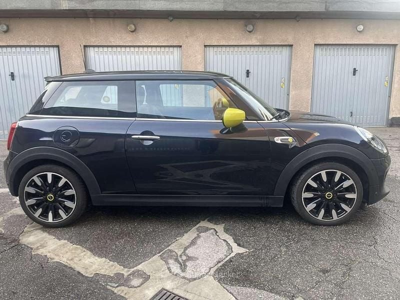 Usata Mini Cooper SE 75 kW (102 CV) 2020 Nero Utilitaria