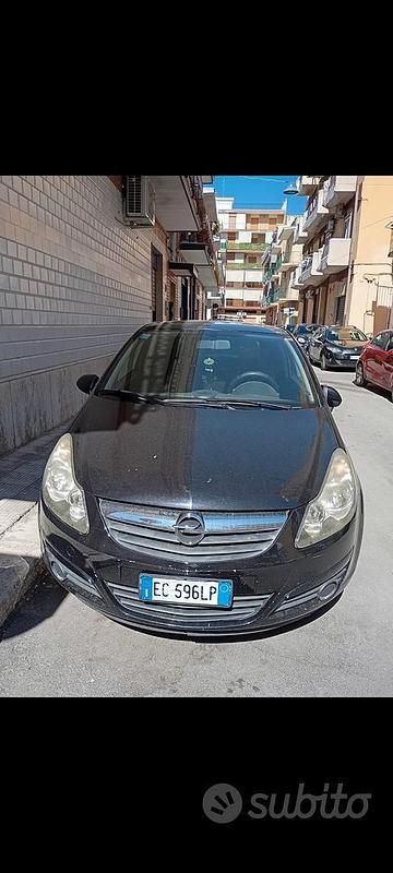 Usata Opel Corsa 75 CV (55 kW) 2010 Nero Berlina