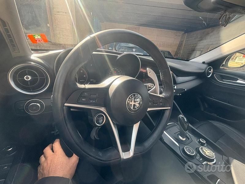 Usata Alfa Romeo Giulia Super 150 CV (110 kW) 2017 Bianco Berlina