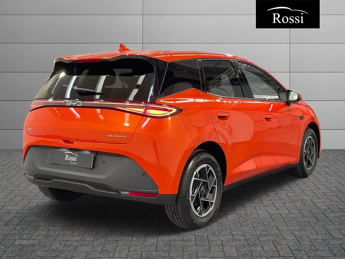 Nuova BYD Dolphin Boost 69 kW (95 CV) 2026 Orange sunset Utilitaria