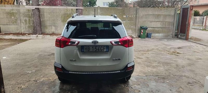 Usata Toyota RAV4 150 CV (110 kW) 2013 SUV