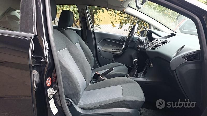 Usata Ford Fiesta 70 CV (51 kW) 2011 Nero Utilitaria