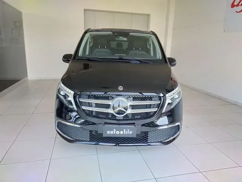 Usata Mercedes V220 Premium 163 CV (119 kW) 2022 Nero Monovolume