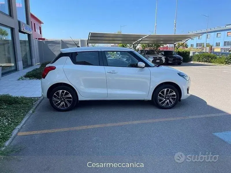 Usata Suzuki Swift 83 CV (61 kW) 2022 Bianco Utilitaria