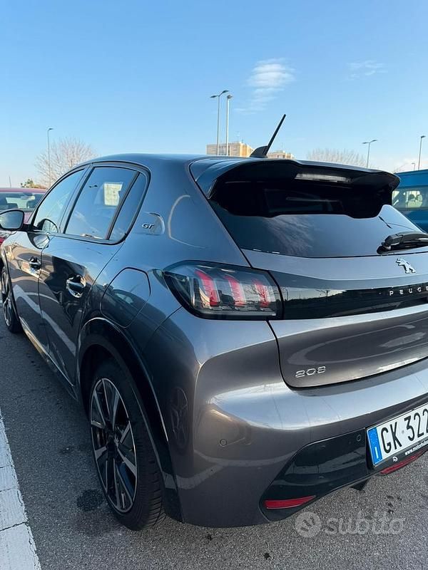 Usata Peugeot 208 GT 131 CV (96 kW) 2022 Grigio Utilitaria