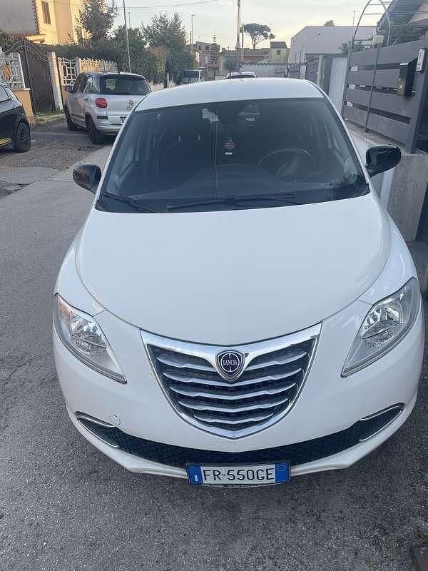 Usata Lancia Ypsilon 69 CV (50 kW) 2014 Utilitaria
