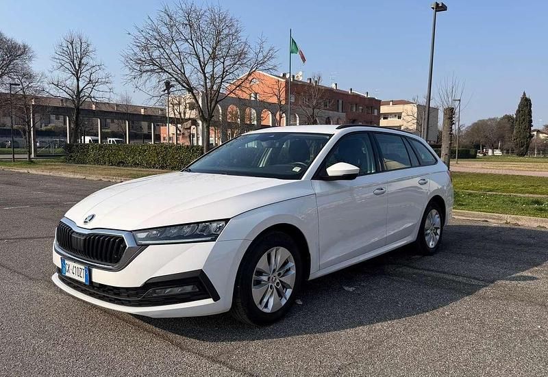 Usata Skoda Octavia Executive 150 CV (110 kW) 2022 Bianco Station wagon